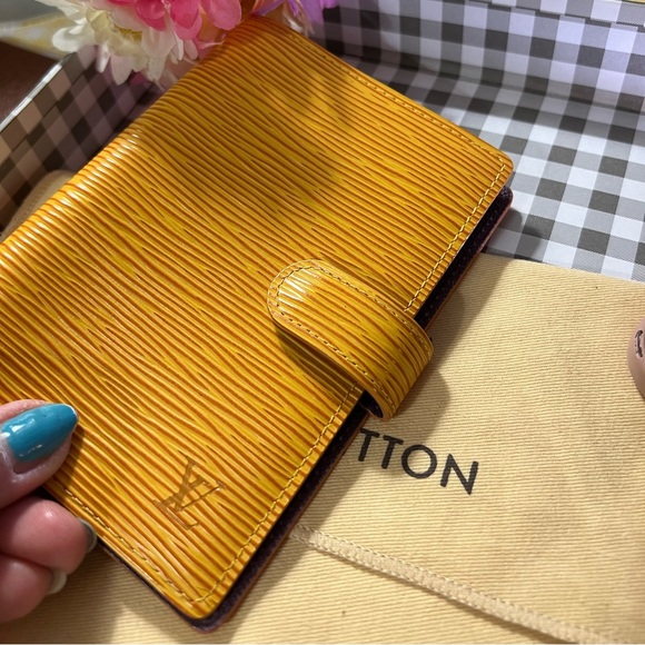 Louis Vuitton Epi Agenda - Picture 5 of 8
